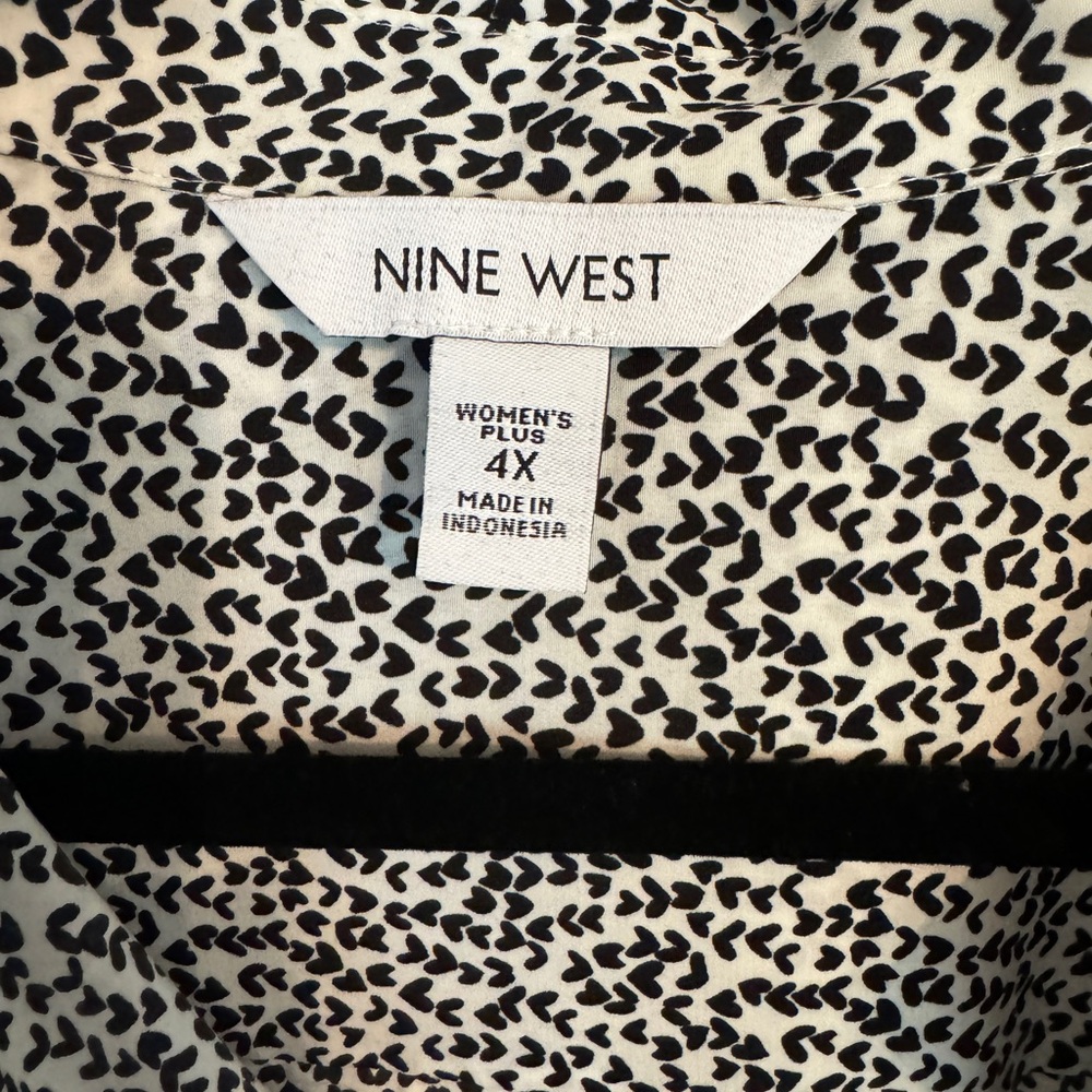 Nine West 4X Black Hearts with White Background Blouse - Picture 2 of 5